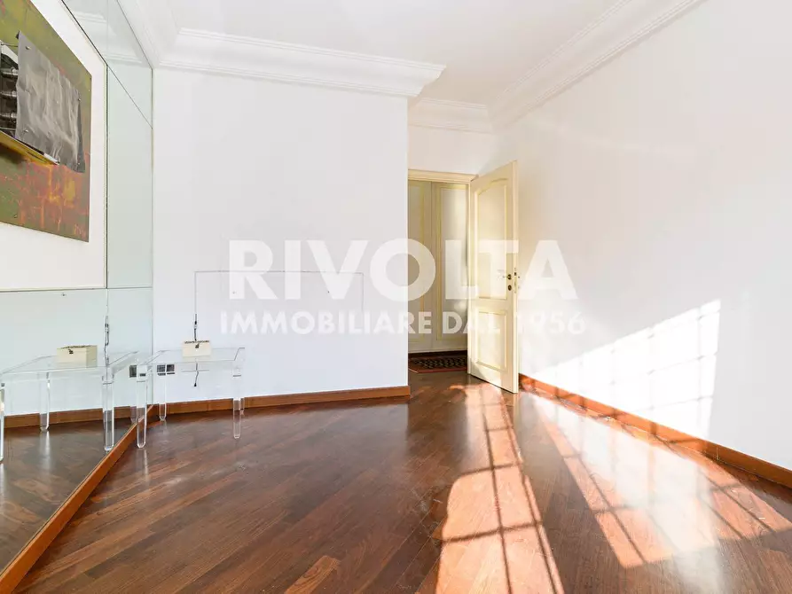 Immagine 33 di Appartamento in vendita  in Viale Cortina D'ampezzo 47 a Roma