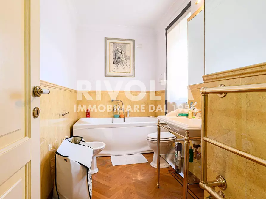 Immagine 39 di Appartamento in vendita  in Viale Cortina D'ampezzo 47 a Roma