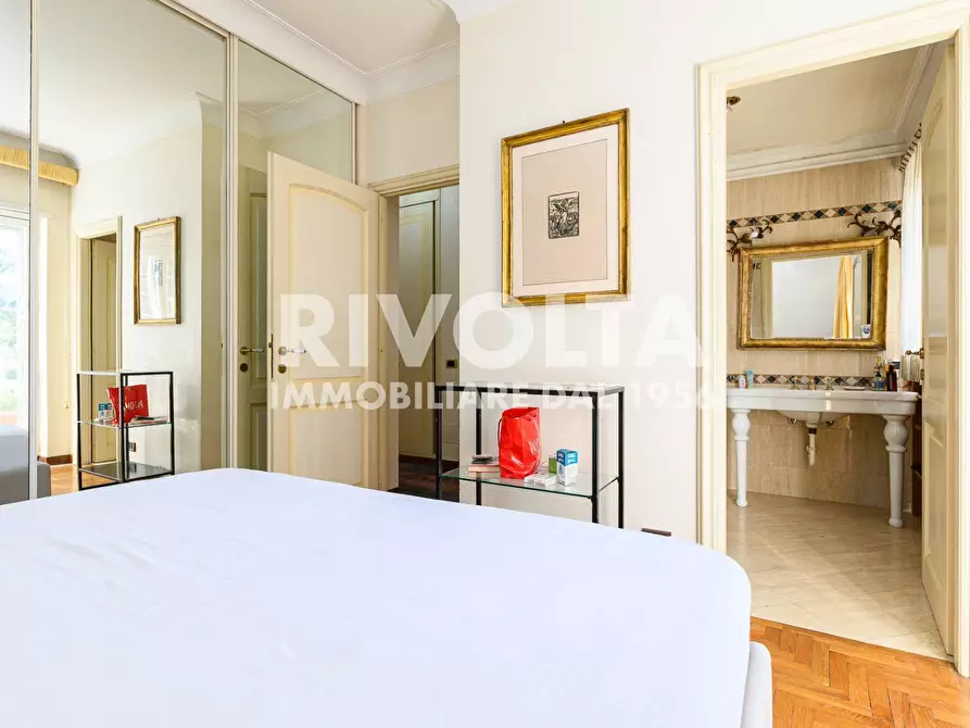 Immagine 47 di Appartamento in vendita  in Viale Cortina D'ampezzo 47 a Roma