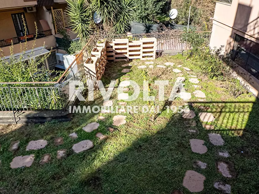 Immagine 3 di Appartamento in vendita  in Via Antonio Serra a Roma