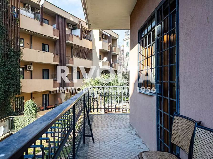 Immagine 6 di Appartamento in vendita  in Via Antonio Serra a Roma