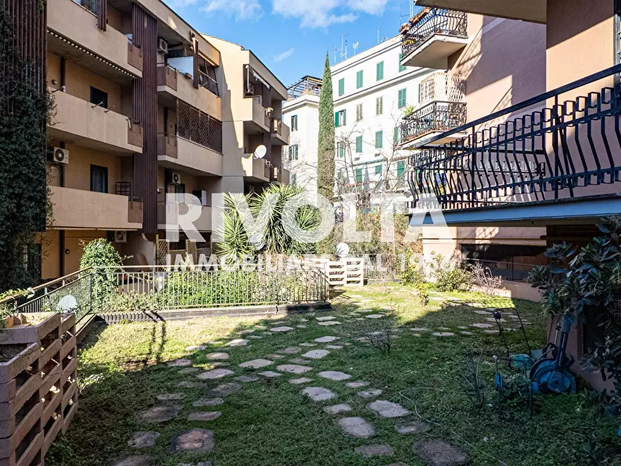 Immagine 7 di Appartamento in vendita  in Via Antonio Serra a Roma