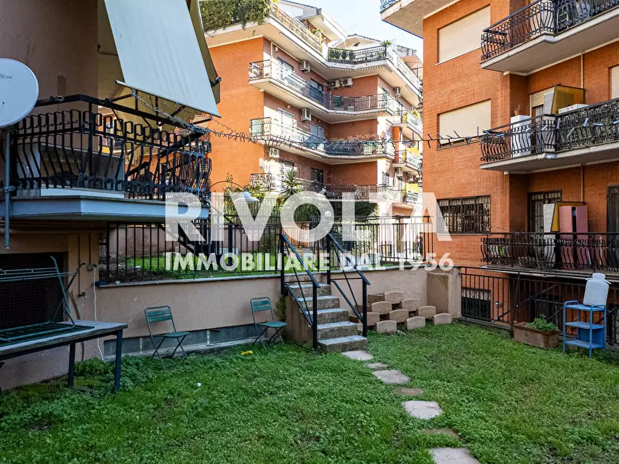 Immagine 8 di Appartamento in vendita  in Via Antonio Serra a Roma