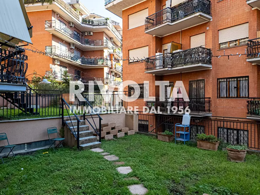Immagine 9 di Appartamento in vendita  in Via Antonio Serra a Roma