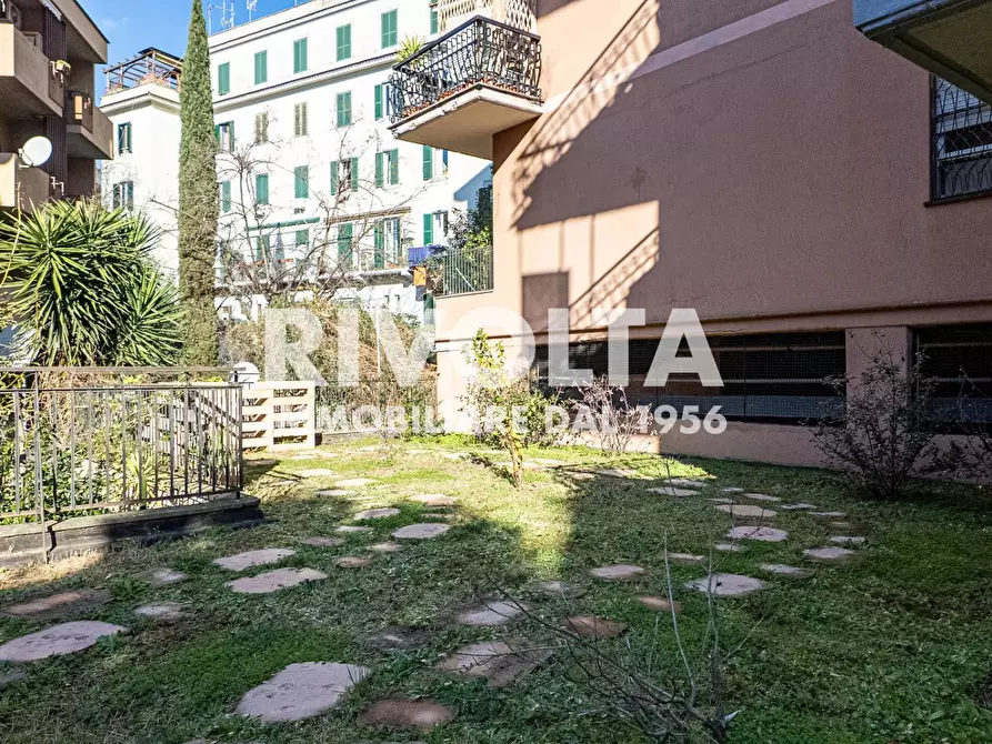 Immagine 10 di Appartamento in vendita  in Via Antonio Serra a Roma