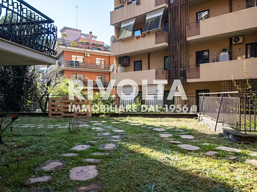 Immagine 12 di Appartamento in vendita  in Via Antonio Serra a Roma