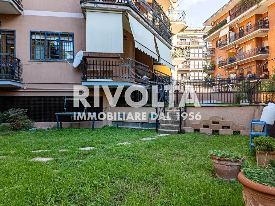 Immagine 15 di Appartamento in vendita  in Via Antonio Serra a Roma