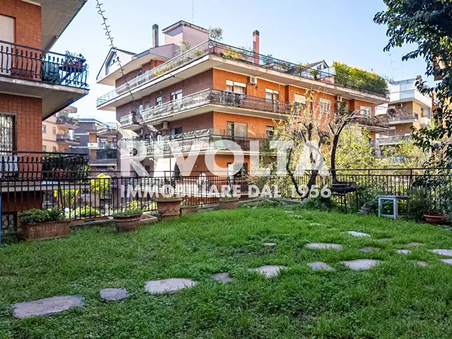Immagine 16 di Appartamento in vendita  in Via Antonio Serra a Roma