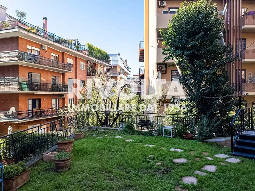 Immagine 18 di Appartamento in vendita  in Via Antonio Serra a Roma
