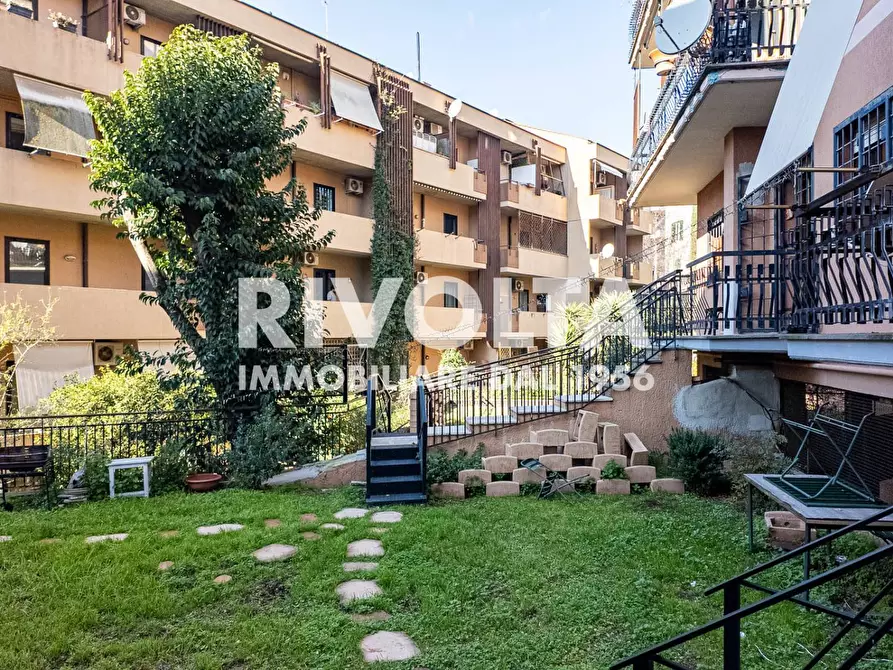 Immagine 19 di Appartamento in vendita  in Via Antonio Serra a Roma