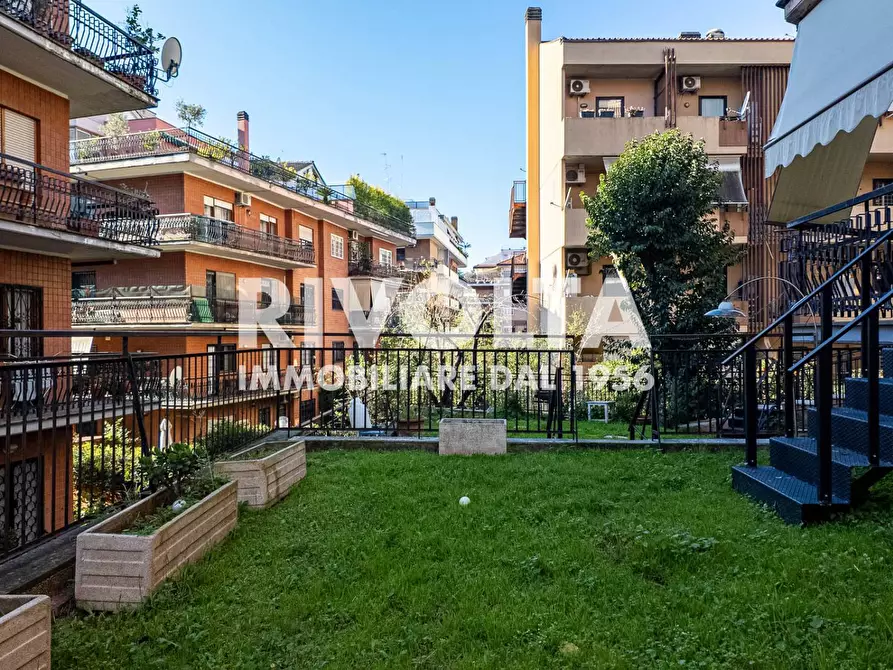 Immagine 20 di Appartamento in vendita  in Via Antonio Serra a Roma