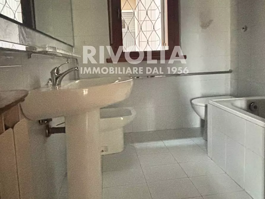 Immagine 36 di Appartamento in affitto  in Via Cassia a Roma