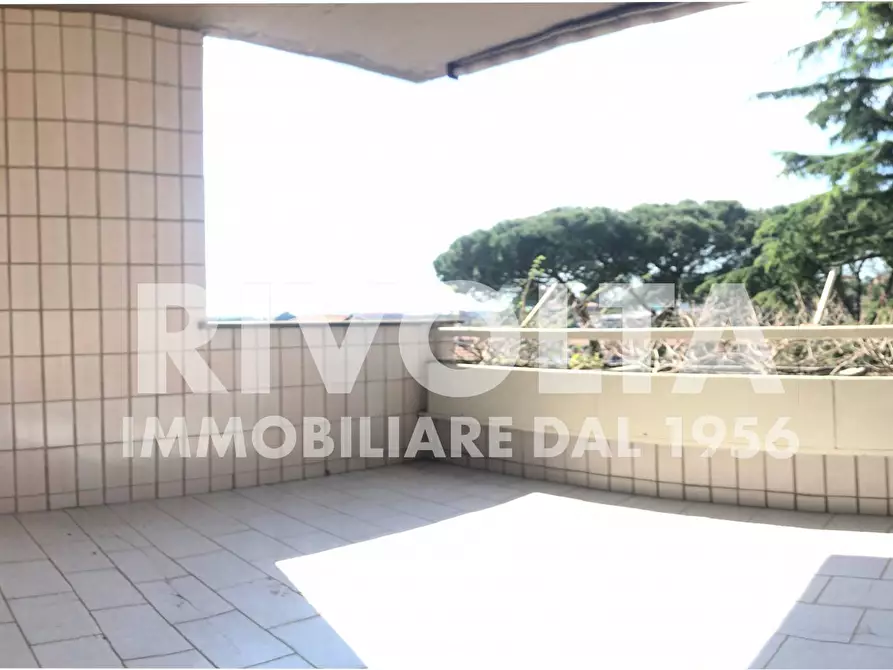 Immagine 38 di Appartamento in affitto  in Via Cassia a Roma