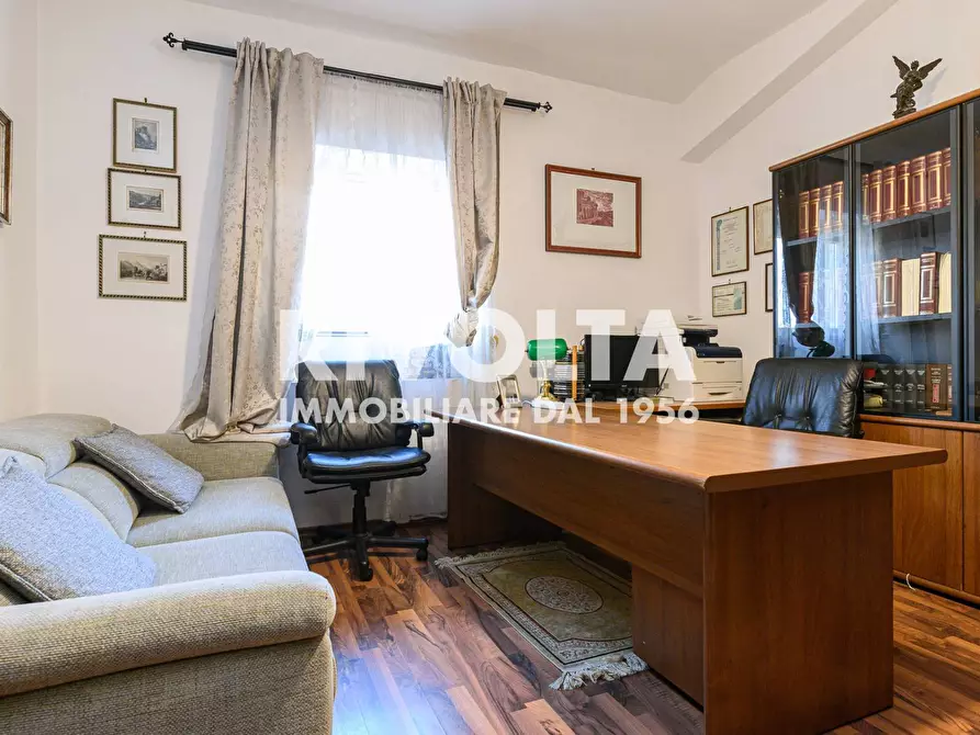 Immagine 1 di Appartamento in vendita  in Via Principe Amedeo a Roma