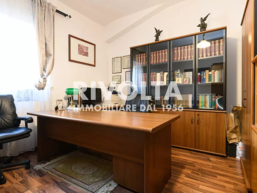 Immagine 2 di Appartamento in vendita  in Via Principe Amedeo a Roma