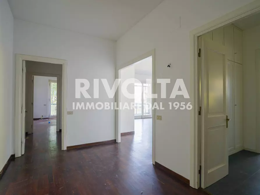 Immagine 2 di Appartamento in vendita  in Viale Cortina D'ampezzo a Roma