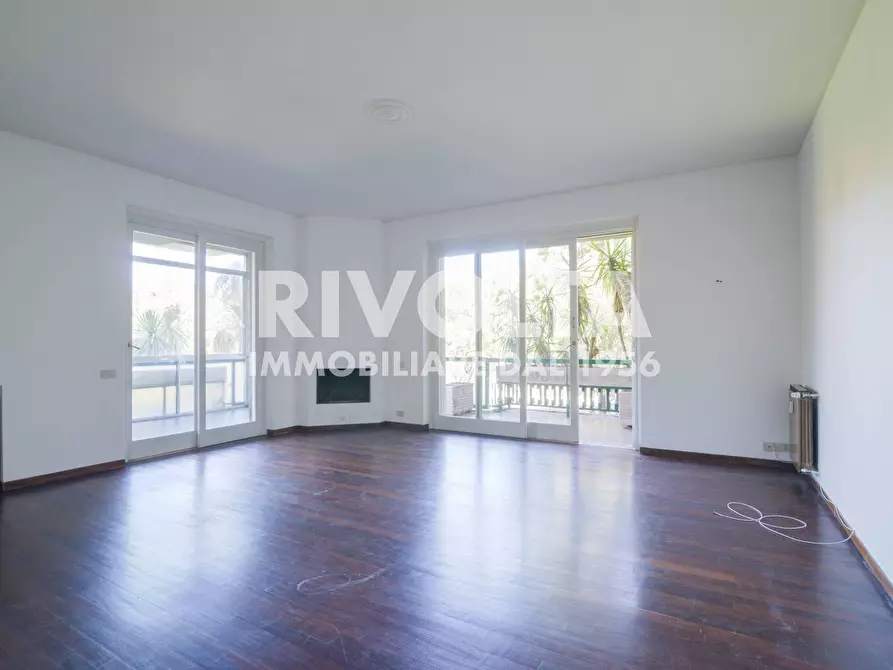 Immagine 4 di Appartamento in vendita  in Viale Cortina D'ampezzo a Roma