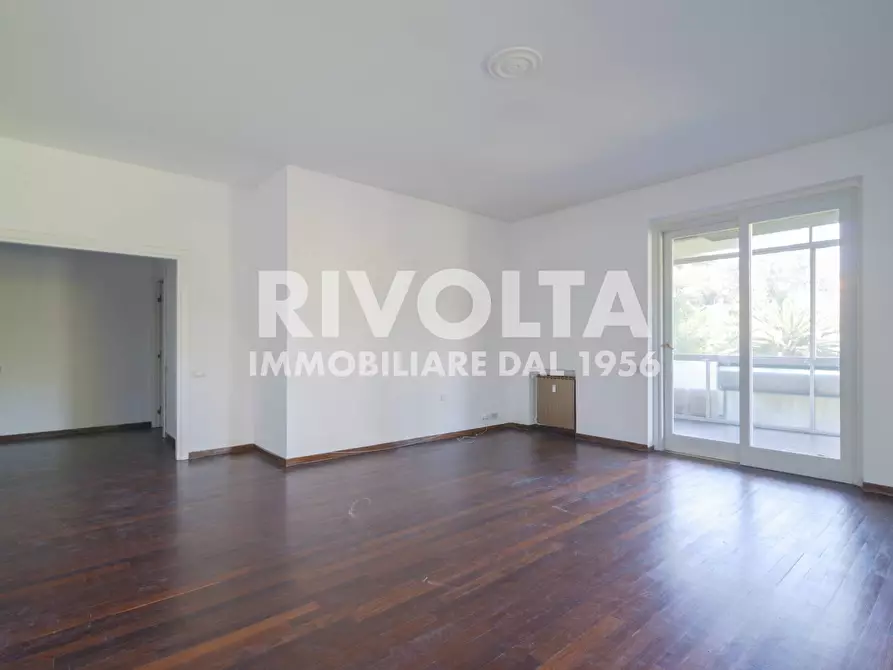 Immagine 6 di Appartamento in vendita  in Viale Cortina D'ampezzo a Roma