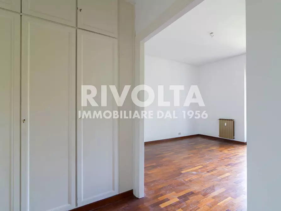 Immagine 11 di Appartamento in vendita  in Viale Cortina D'ampezzo a Roma