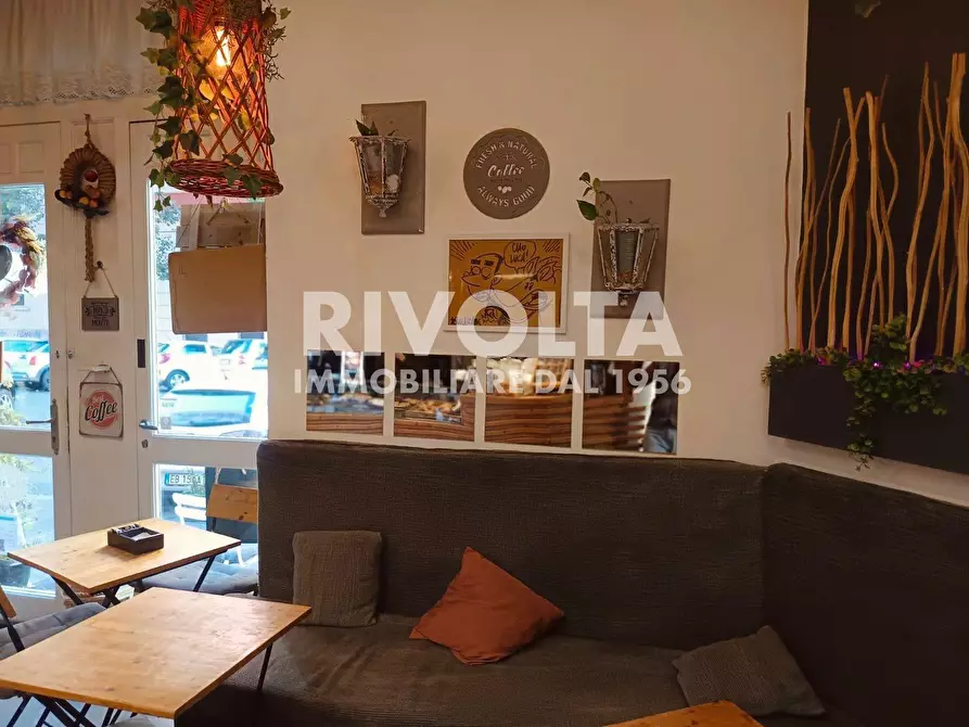 Immagine 8 di Attività commerciale in vendita  in Via Andrea Bafile a Roma