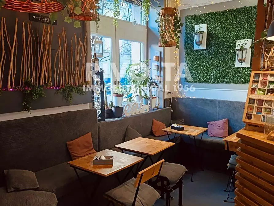 Immagine 2 di Attività commerciale in vendita  in Via Andrea Bafile a Roma