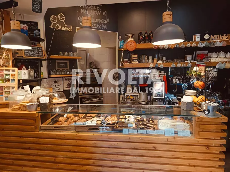 Immagine 5 di Attività commerciale in vendita  in Via Andrea Bafile a Roma