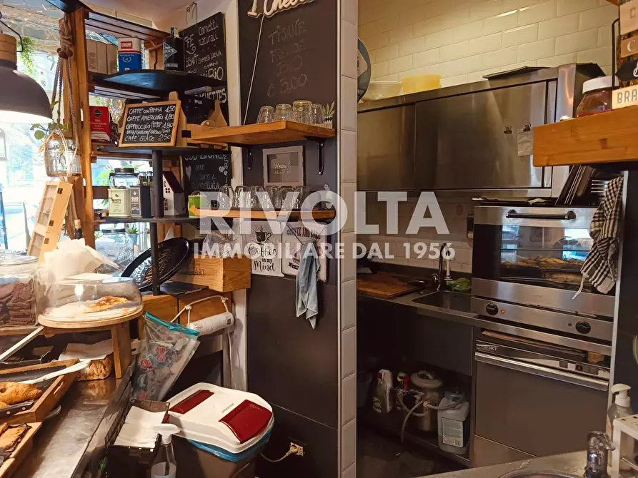 Immagine 13 di Attività commerciale in vendita  in Via Andrea Bafile a Roma