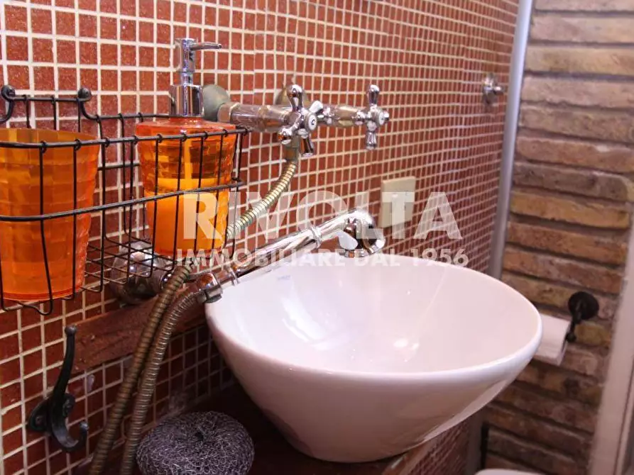 Immagine 8 di Appartamento in vendita  in Via Della Lupa a Roma