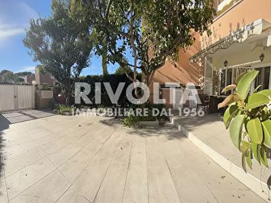 Immagine 1 di Villetta a schiera in vendita  in Viale Nettuno a Fiumicino