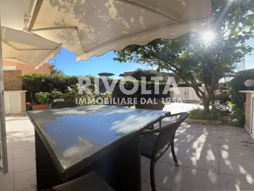 Immagine 2 di Villetta a schiera in vendita  in Viale Nettuno a Fiumicino