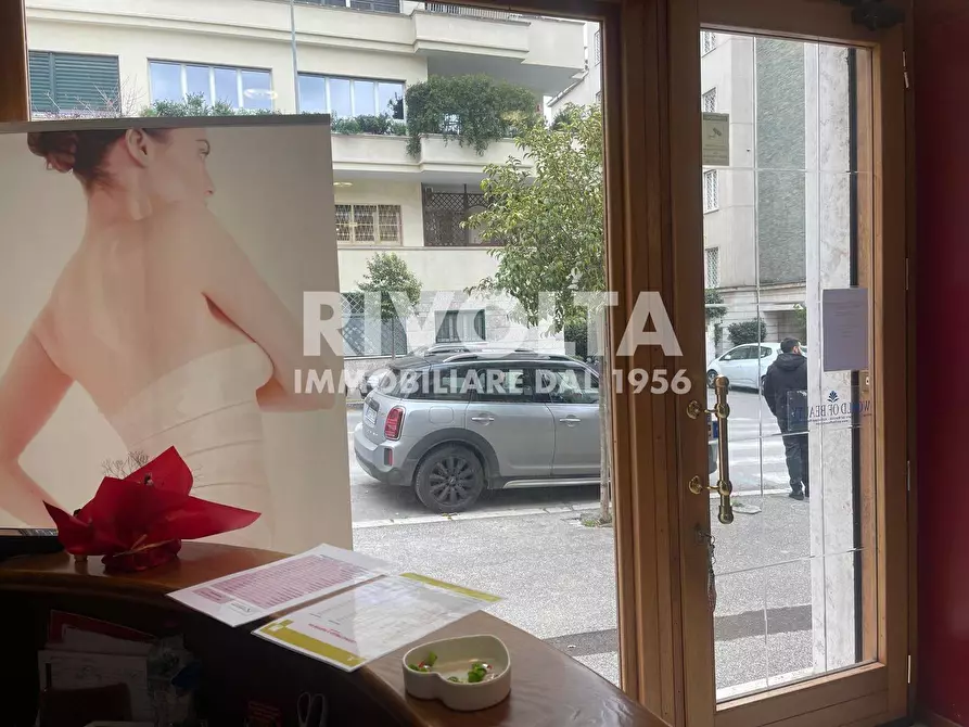 Immagine 1 di Locale commerciale in affitto  in Via Di Priscilla a Roma