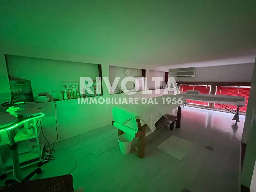 Immagine 5 di Locale commerciale in affitto  in Via Di Priscilla a Roma