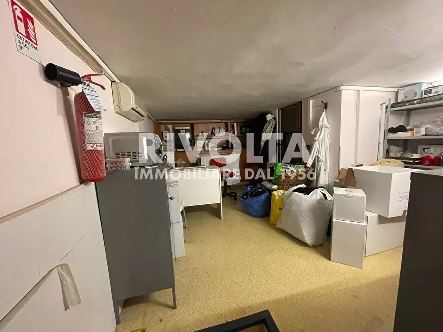 Immagine 6 di Locale commerciale in affitto  in Via Di Priscilla a Roma