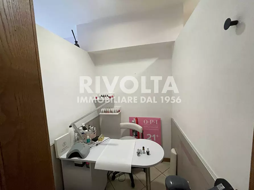 Immagine 9 di Locale commerciale in affitto  in Via Di Priscilla a Roma