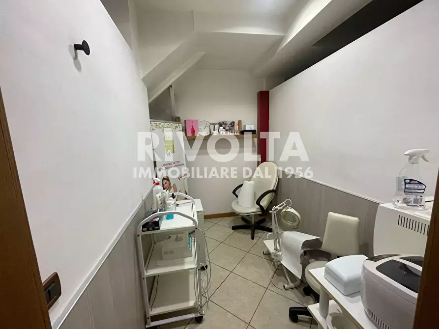 Immagine 10 di Locale commerciale in affitto  in Via Di Priscilla a Roma