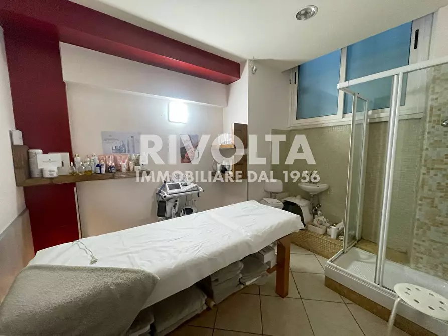 Immagine 12 di Locale commerciale in affitto  in Via Di Priscilla a Roma