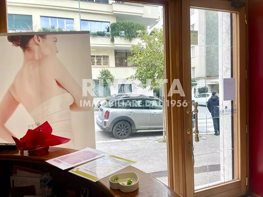 Immagine 16 di Locale commerciale in affitto  in Via Di Priscilla a Roma