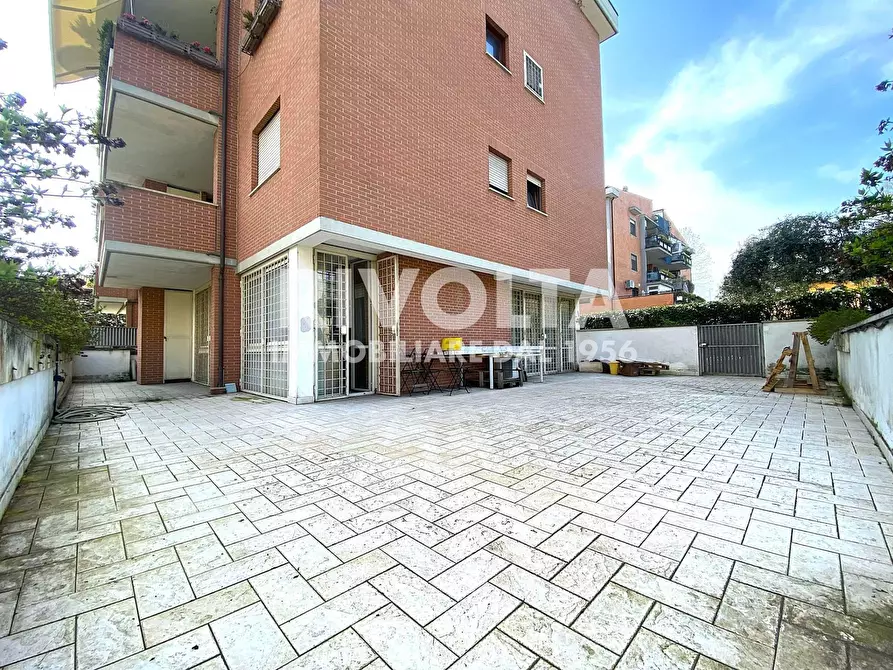 Immagine 9 di Appartamento in vendita  in Via Del Ponte Di Castel Giubileo a Roma