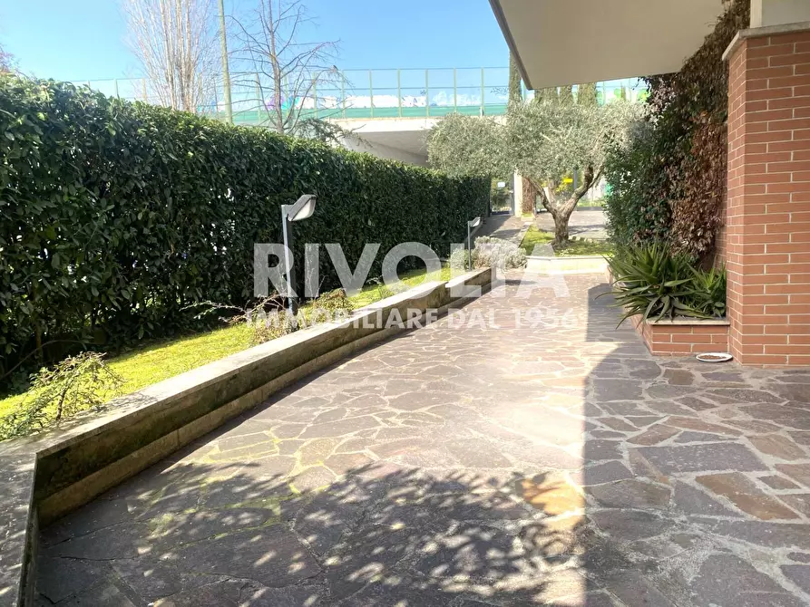 Immagine 19 di Appartamento in vendita  in Via Del Ponte Di Castel Giubileo a Roma