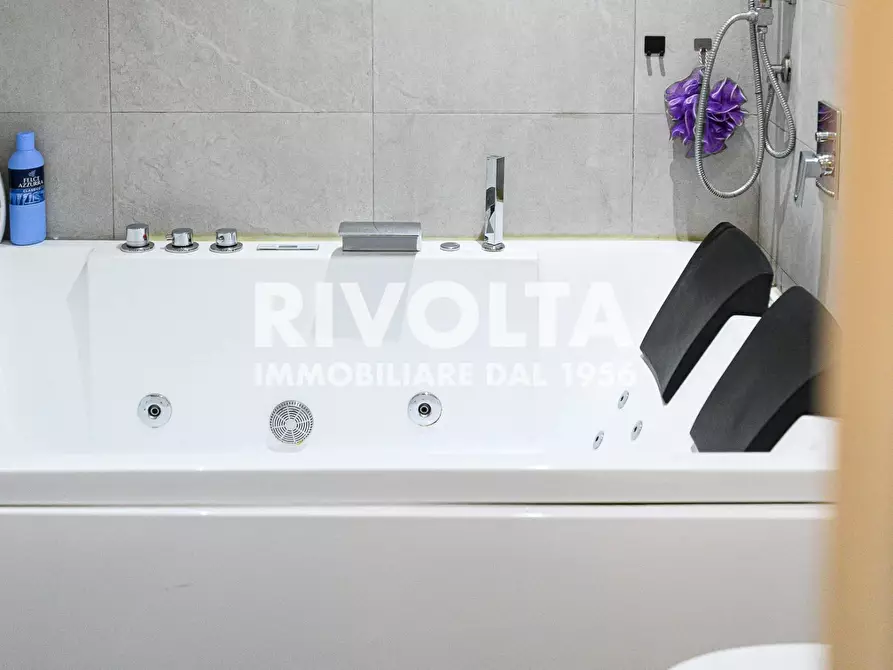 Immagine 49 di Appartamento in vendita  in Largo Temistocle Solera a Roma