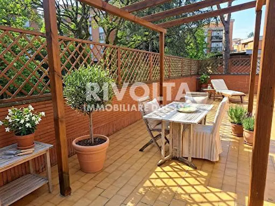 Immagine 3 di Appartamento in vendita  in Via della Mendola a Roma