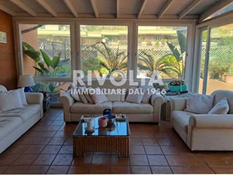 Immagine 2 di Appartamento in vendita  in Via della Mendola a Roma