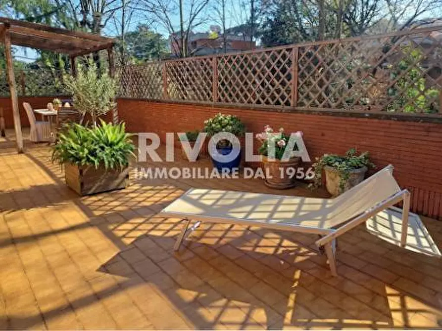 Immagine 13 di Appartamento in vendita  in Via della Mendola a Roma