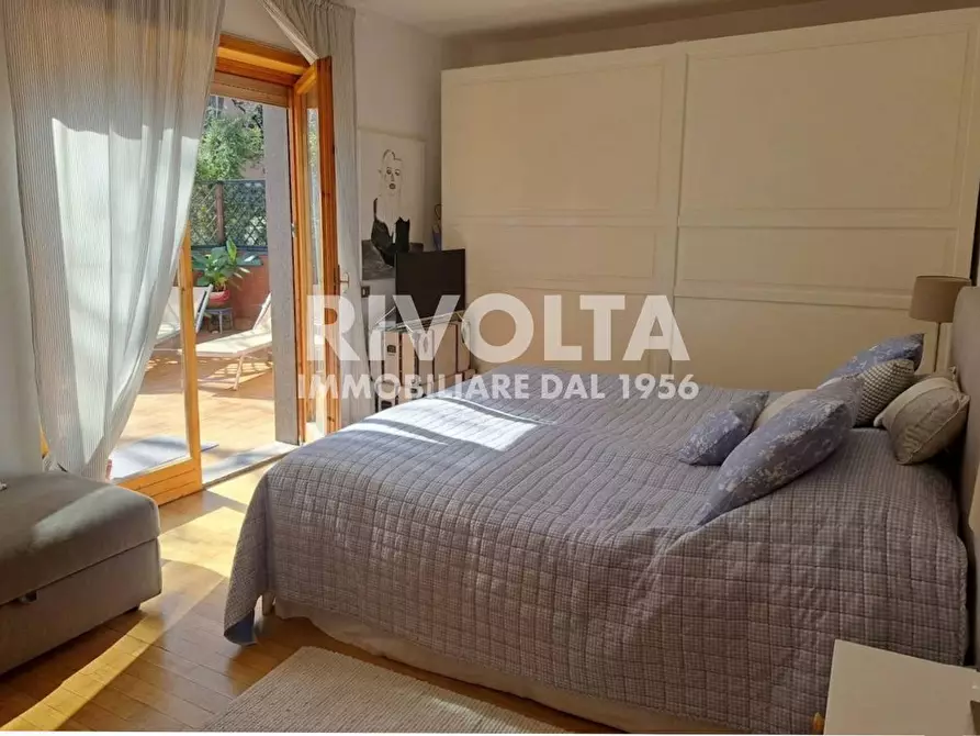 Immagine 14 di Appartamento in vendita  in Via della Mendola a Roma