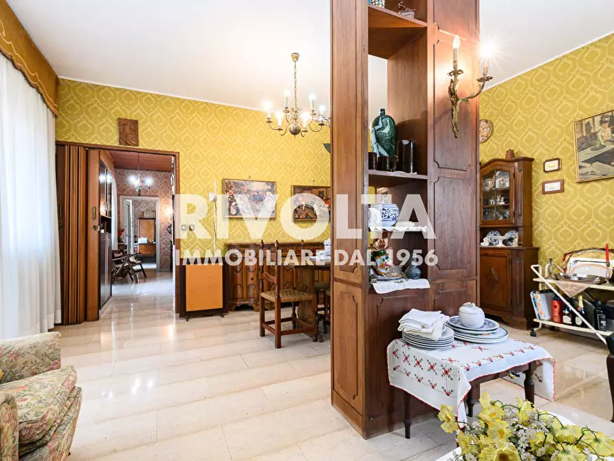 Immagine 5 di Appartamento in vendita  in Via Volterra a Roma