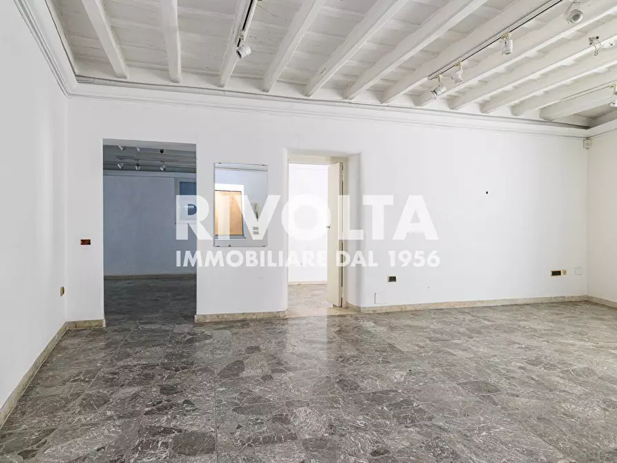 Immagine 3 di Locale commerciale in affitto  in via del babuino a Roma