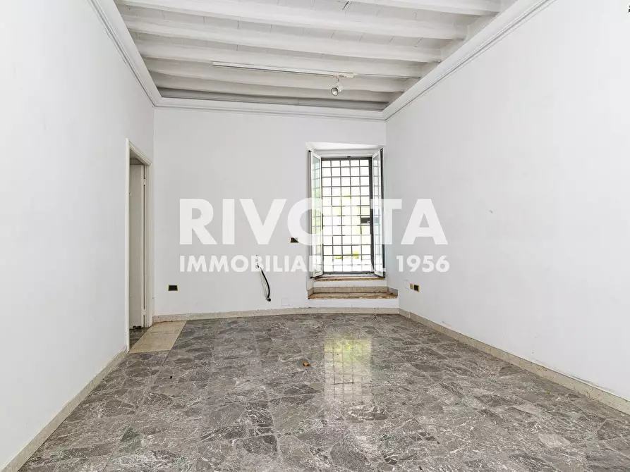 Immagine 6 di Locale commerciale in affitto  in via del babuino a Roma