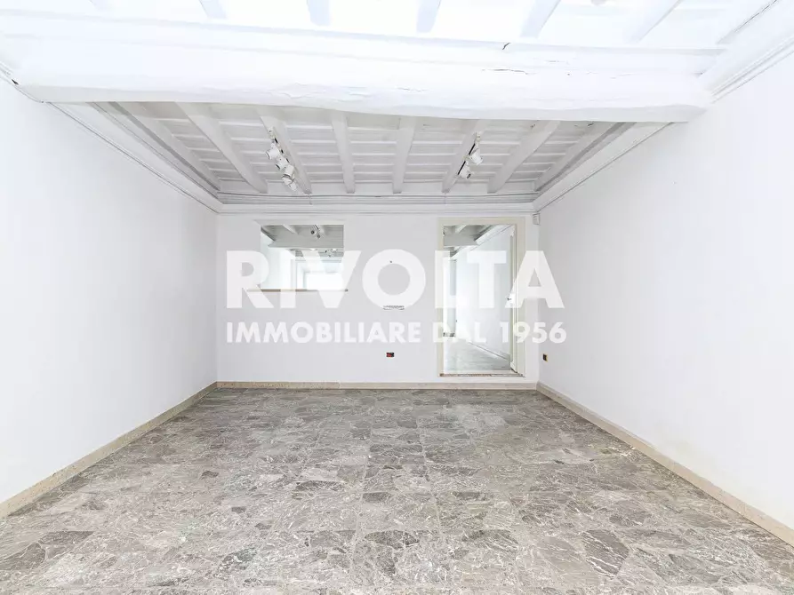 Immagine 12 di Locale commerciale in affitto  in via del babuino a Roma