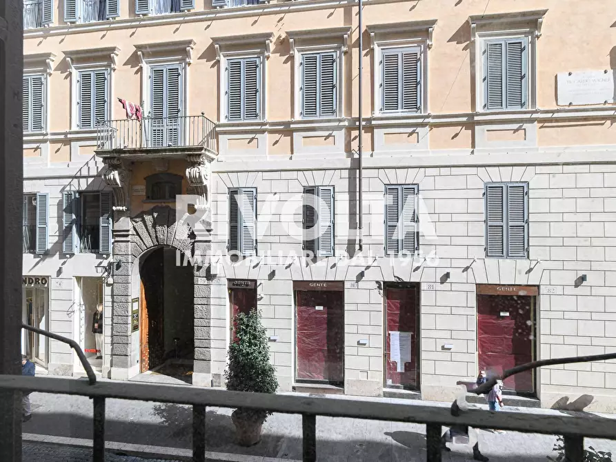 Immagine 1 di Locale commerciale in affitto  in via del babuino a Roma