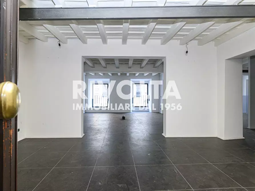 Immagine 9 di Locale commerciale in affitto  in Via Del Babuino a Roma